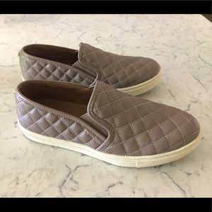 Steve Madden slip-ons EUC